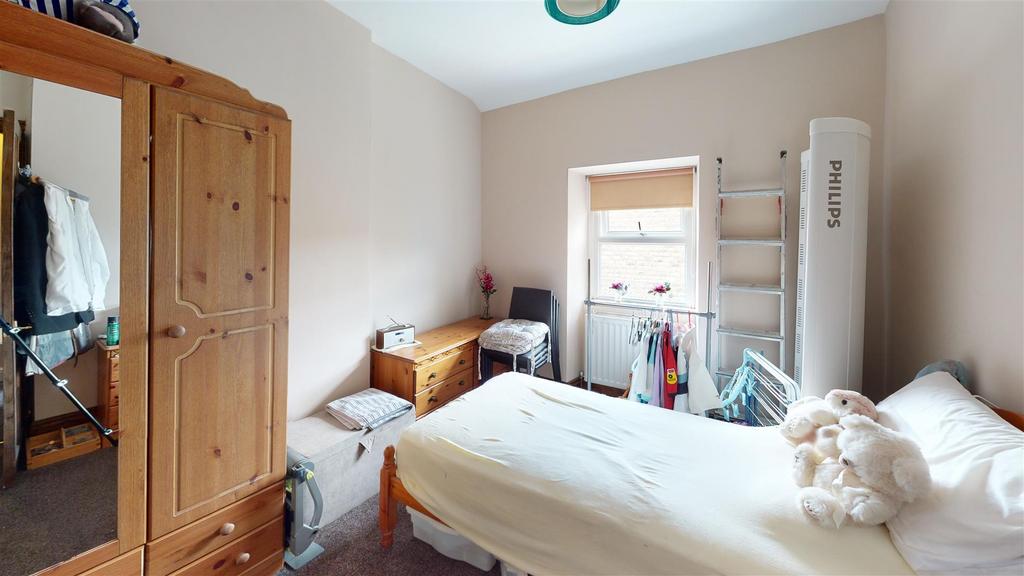 12-East-St-Bedroom(3).jpg