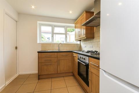 3 bedroom apartment to rent, Boyton Close, London N8