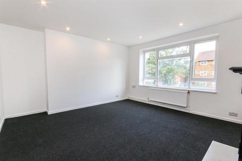 3 bedroom apartment to rent, Boyton Close, London N8