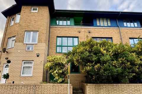 3 bedroom terraced house to rent, Parnell Road, London, E3