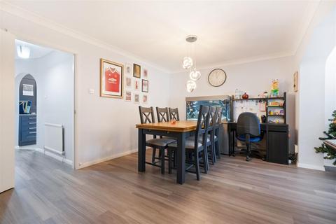 3 bedroom terraced house for sale, Kinross Avenue, Ascot