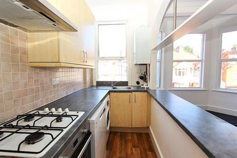 2 bedroom flat to rent, Hampden Road, London N8