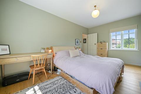 76 Brentham Way, London, W5 1BE