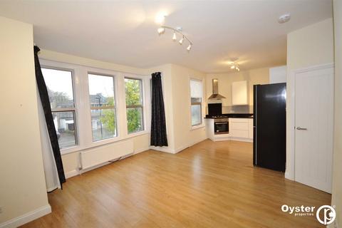 3 bedroom apartment to rent, Maidstone Road, London, N11