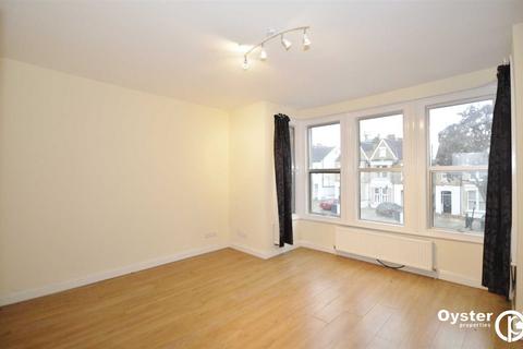 3 bedroom apartment to rent, Maidstone Road, London, N11