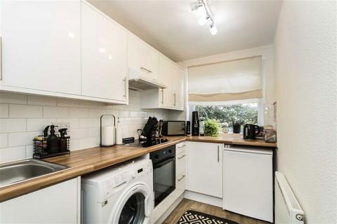 1 bedroom flat to rent, Harrowdene Gardens, Teddington TW11