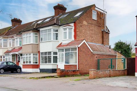 4 bedroom house to rent, Hillside Crescent, Cheshunt