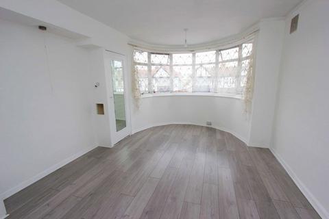 4 bedroom house to rent, Pasteur Gardens, London N18