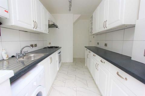 4 bedroom house to rent, Pasteur Gardens, London N18