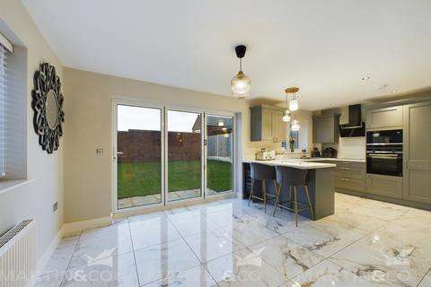 4 bedroom detached house for sale, Pinder Road, Armthorpe