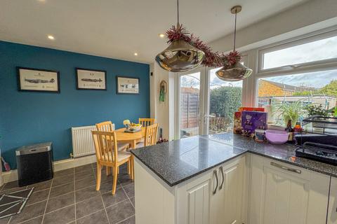 23 Barrymore Walk, Rayleigh, SS6 8YF