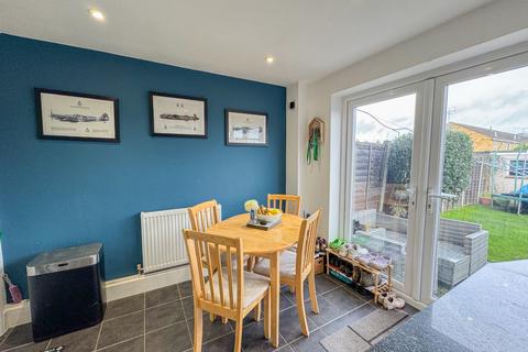23 Barrymore Walk, Rayleigh, SS6 8YF