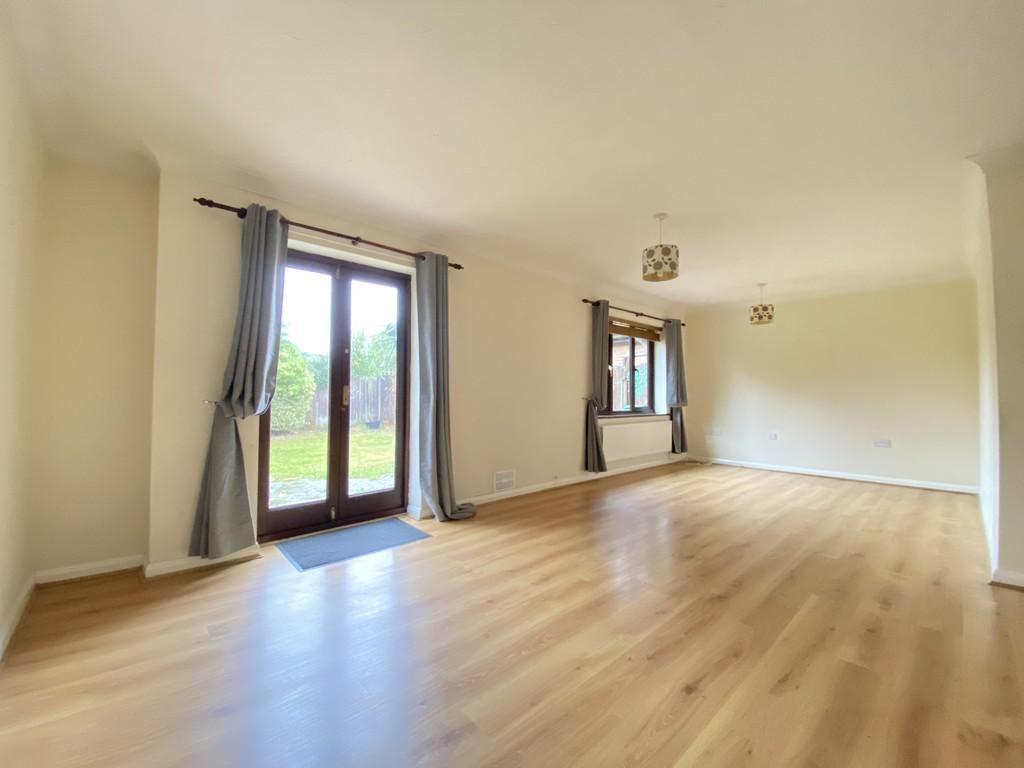 Sitting/dining room