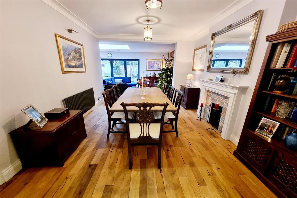 Central reception room 2: