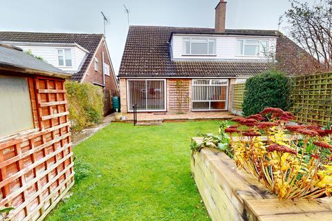 3 bedroom semi-detached house to rent, Barton Close, Charlton Kings