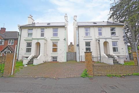 1 bedroom apartment to rent, Cleveland Road, Uxbridge UB8