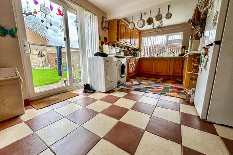 3 bedroom terraced house for sale, Shaftesbury Avenue, Swindon SN3