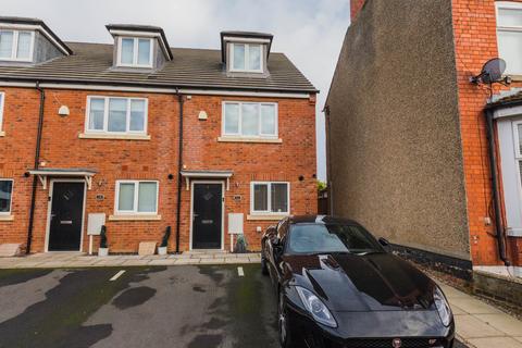 3 bedroom townhouse for sale, Milner Road, Finedon NN9