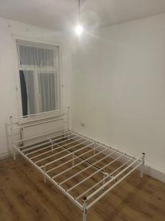 3 bedroom flat to rent, Reginald Road, London E7