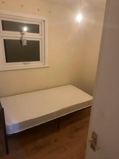 3 bedroom flat to rent, Reginald Road, London E7