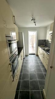 3 bedroom semi-detached house to rent, Park Avenue, Bushey WD23