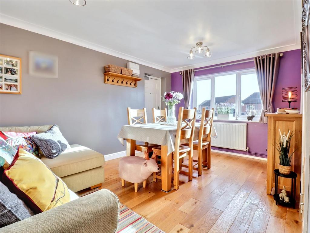 Sitting/dining room