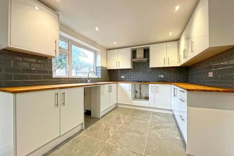 3 bedroom semi-detached house to rent, Pedmore Valley, Nottingham NG5