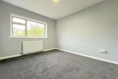 3 bedroom semi-detached house to rent, Pedmore Valley, Nottingham NG5