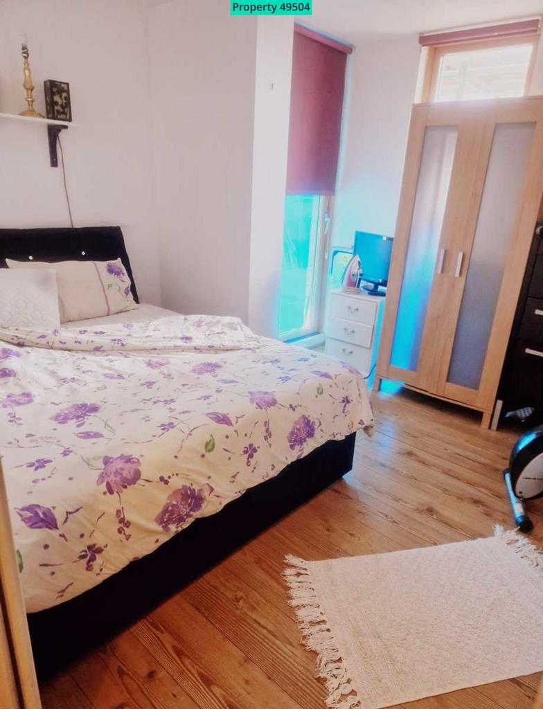 Secondary bedroom