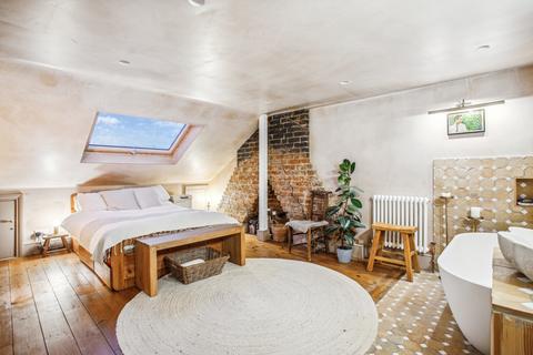 4 bedroom terraced house to rent, Belgrave Road, London