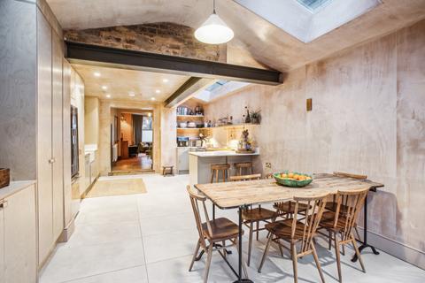 4 bedroom terraced house to rent, Belgrave Road, London