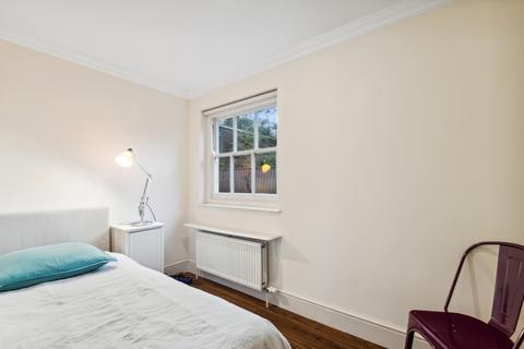 4 bedroom terraced house to rent, Ansdell Terrace, London