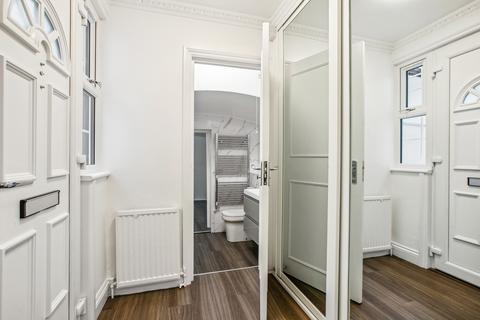1 bedroom flat to rent, Elsham Terrace, London