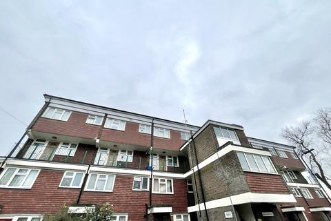 1 bedroom flat for sale, Hindhead Gardens, Northolt UB5