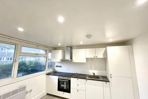 1 bedroom flat for sale, Hindhead Gardens, Northolt UB5