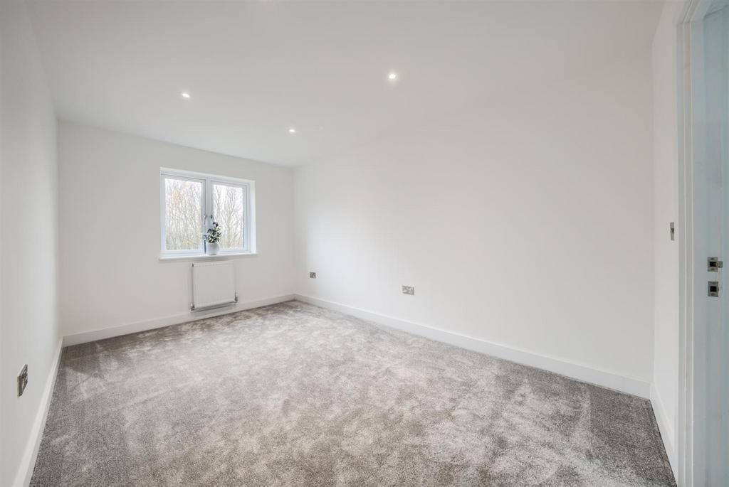 Bed 2 with En-suite