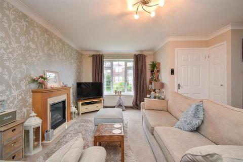 3 bedroom end of terrace house for sale, Lynwood Close, St. Leonards-On-Sea