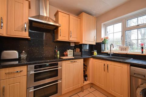 3 bedroom end of terrace house for sale, Lynwood Close, St. Leonards-On-Sea