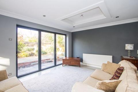2 bedroom ground floor flat to rent, Victoria Road, Penarth