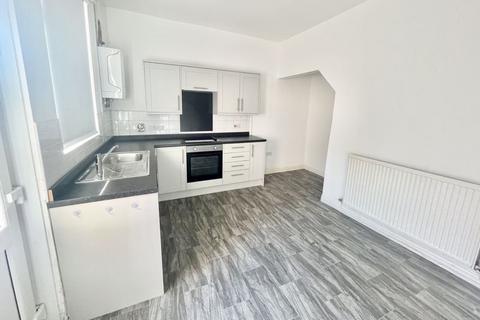 2 bedroom house to rent, Oxford Street, Leigh