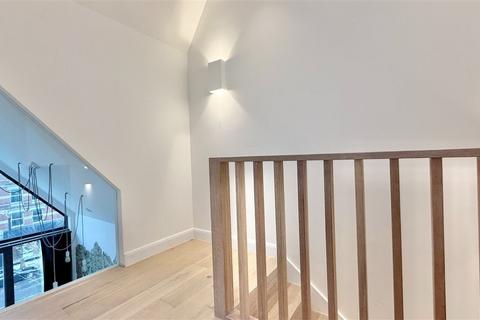 4 bedroom apartment to rent, London NW3