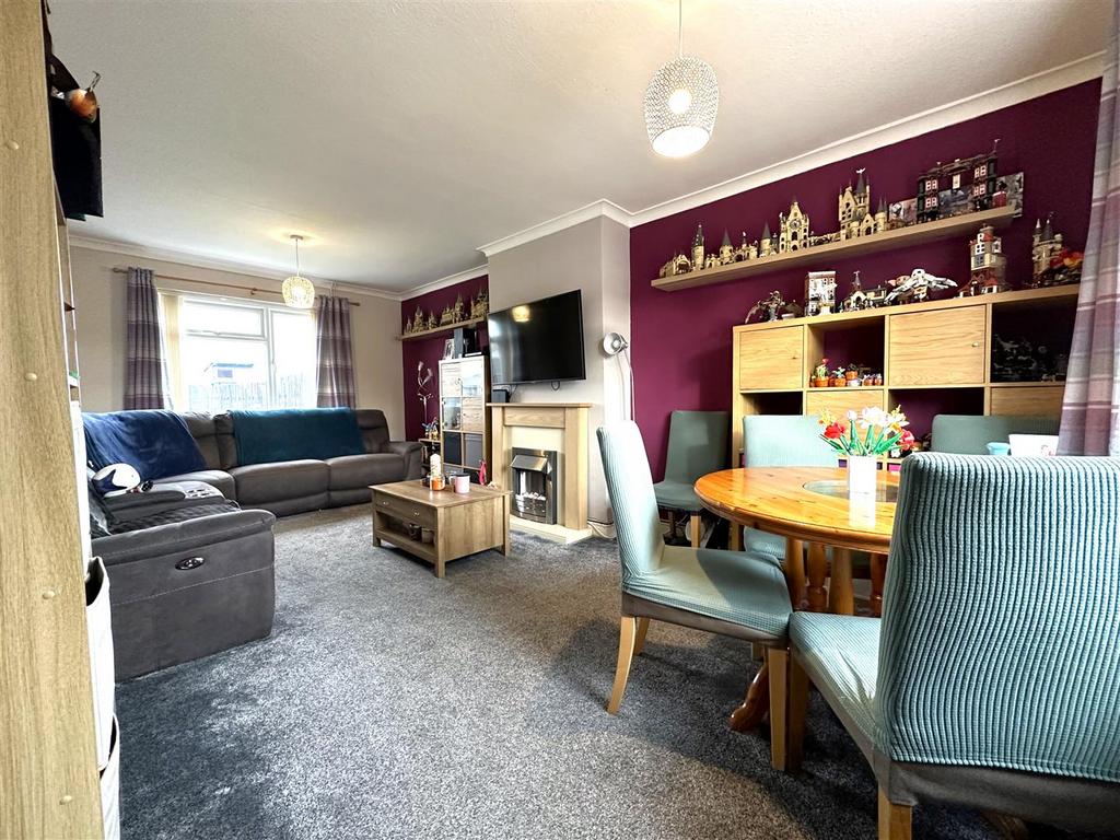 Generous Living Room 883
