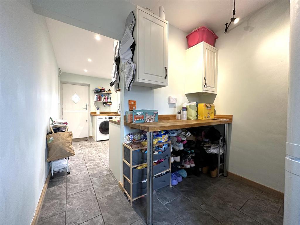 Breakfast/Utility Room 913