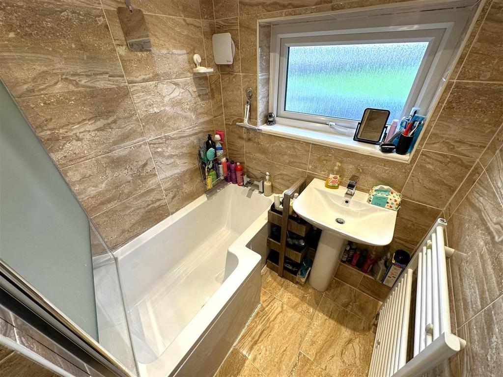 Stylish Modern Bathroom 876