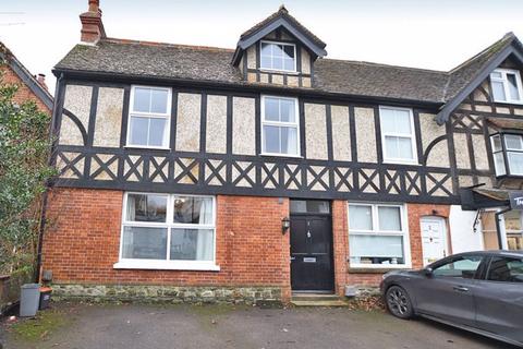 3 bedroom cottage to rent, The Green, Maidstone