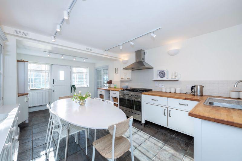 Dining kitchen