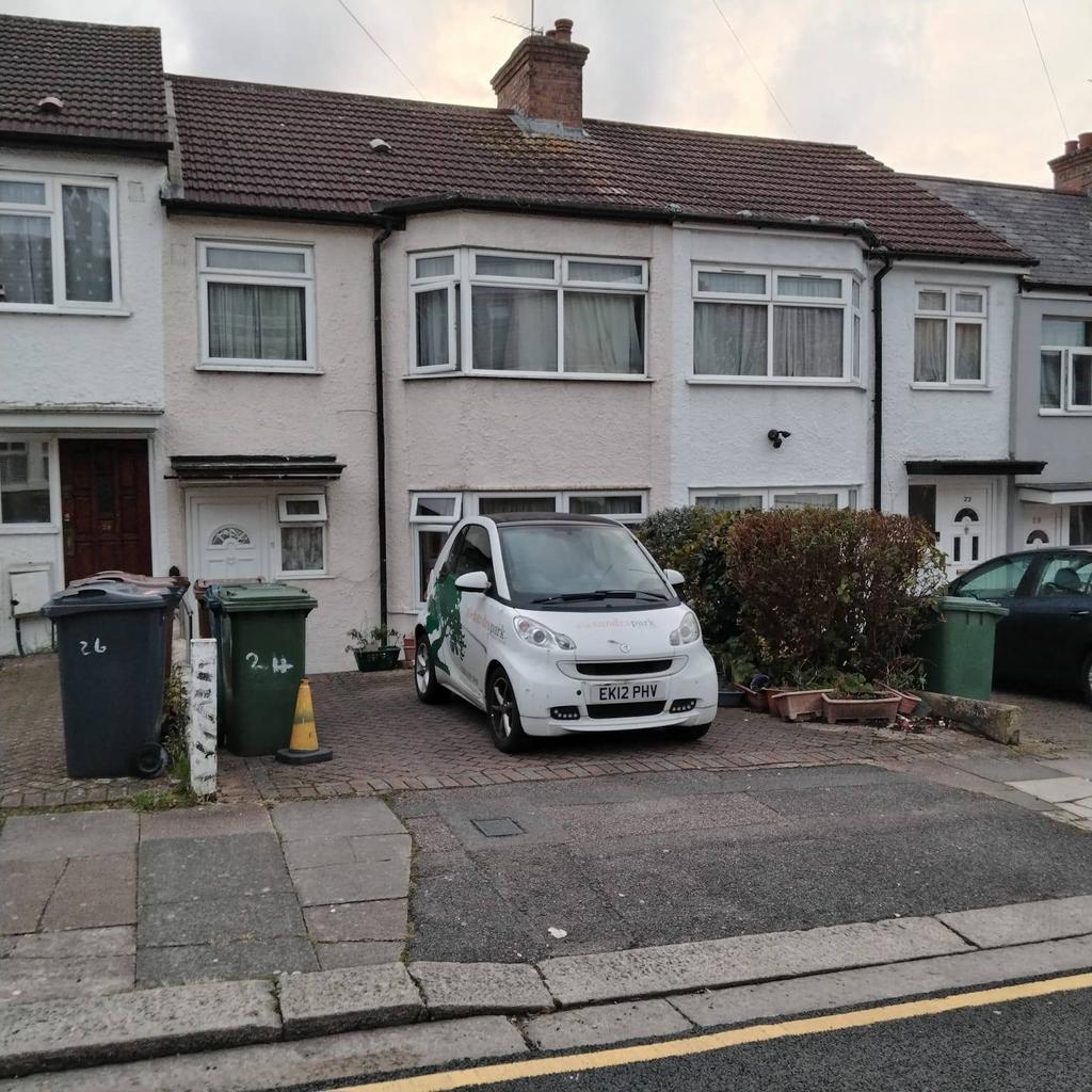 Three Extended Bed Terrace House in Central South