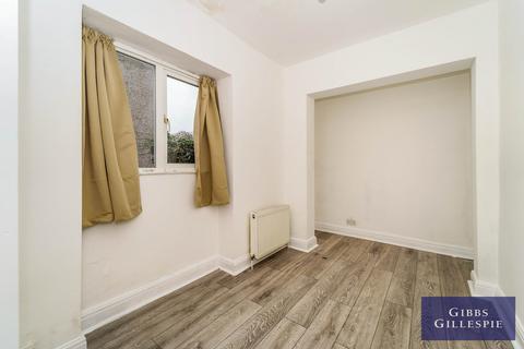 2 bedroom flat to rent, Maricas Avenue, Harrow Weald, Middlesex, HA3 6JA