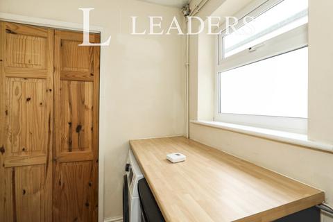 2 bedroom terraced house to rent, Barony Road