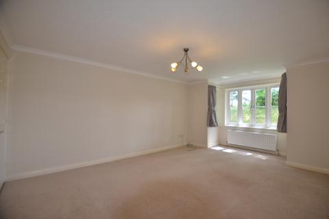 2 bedroom maisonette to rent, Mayfield Court, Eversley